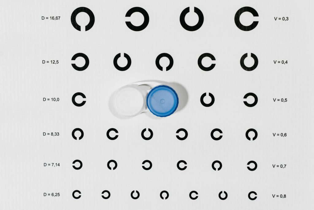 Contact lens for optometric examinations.